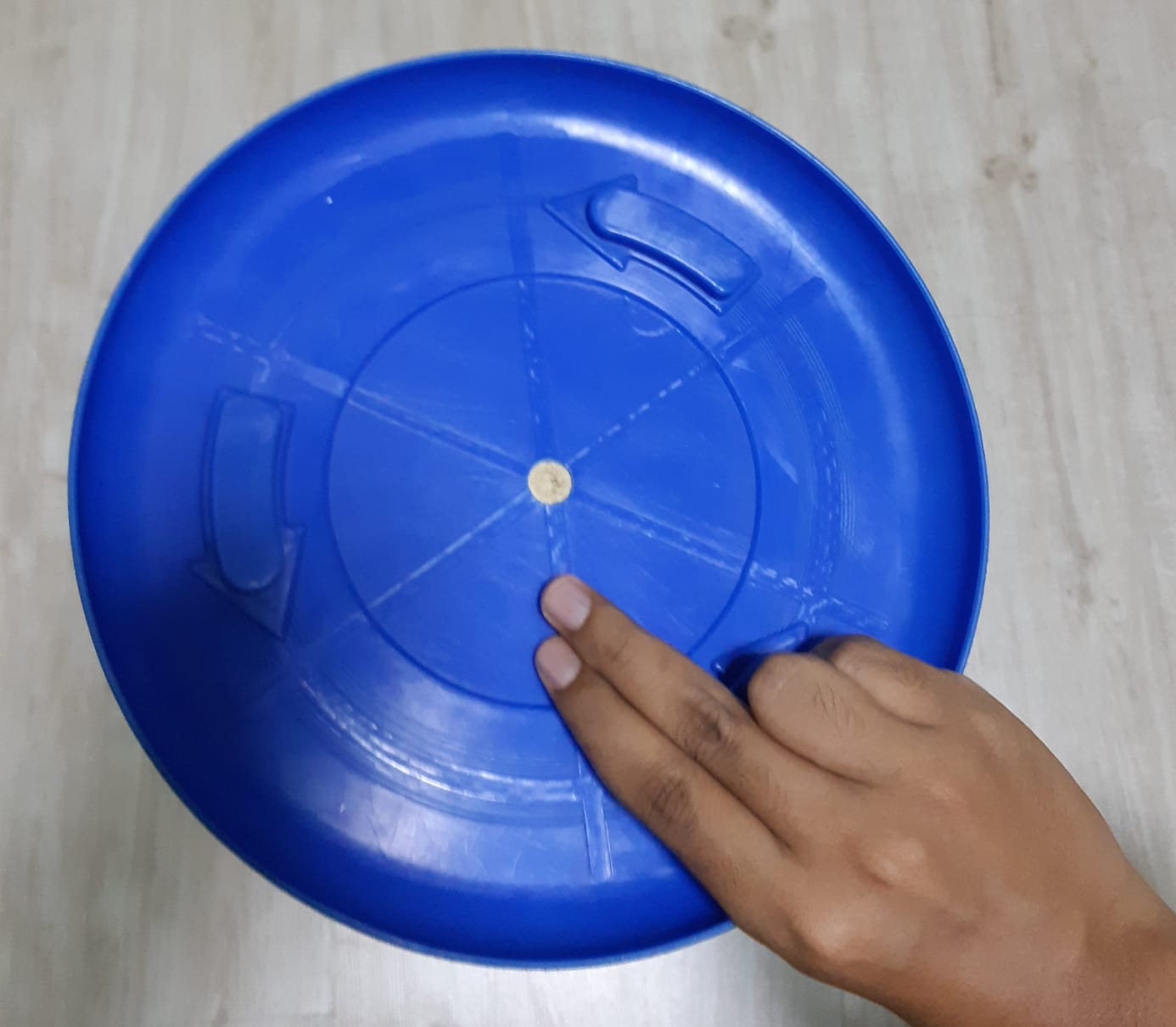 How To Hold A Frisbee For Backhand Throw Backview